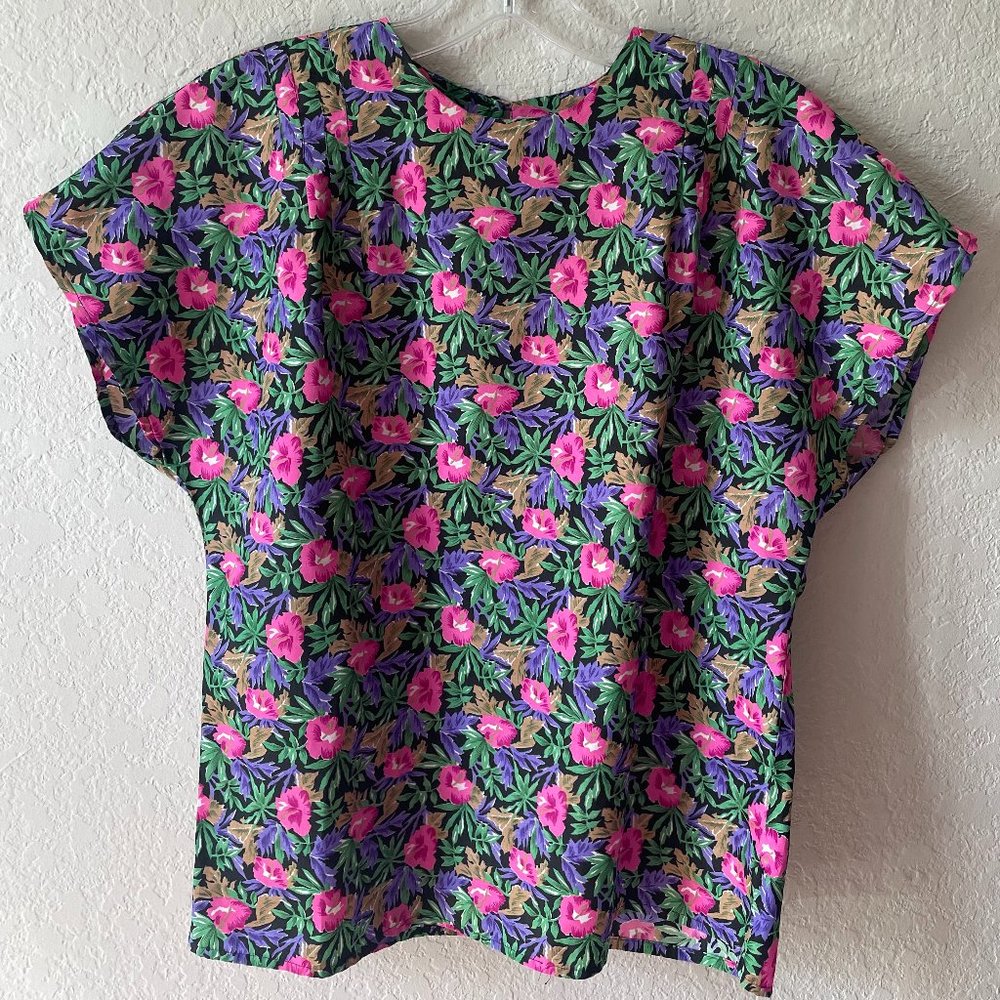 1980s Black with Multicolor Hibiscus Print Cap Sleeve Top
